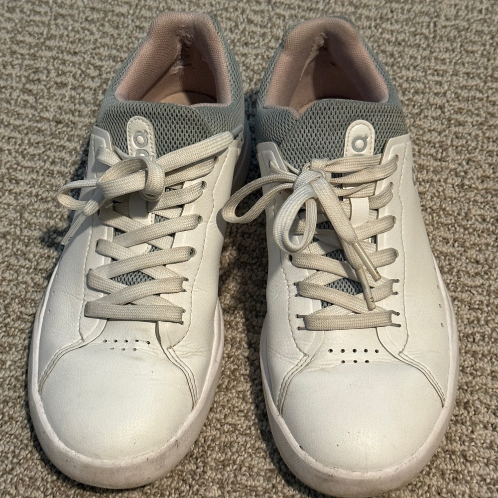 On Roger Sneakers